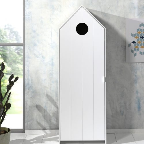 armoire en forme de maisonnette porte blanc