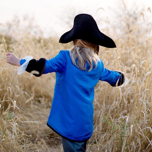 Tenue de PIRATE COMMODORE déguisement pour enfant fille et garçon de qualité et originale boutique pour enfant saint pierre ile de la reunion 974 revendeur great pretenders