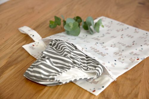 Lot de 2 sacs pour linges sales étanches sac à lingettes ou couches lavables rentrée des classes magasin enfant à st pierre 97410 Duparc Sainte Marie 97438 livraison la réunion 974 revendeur LASSIG