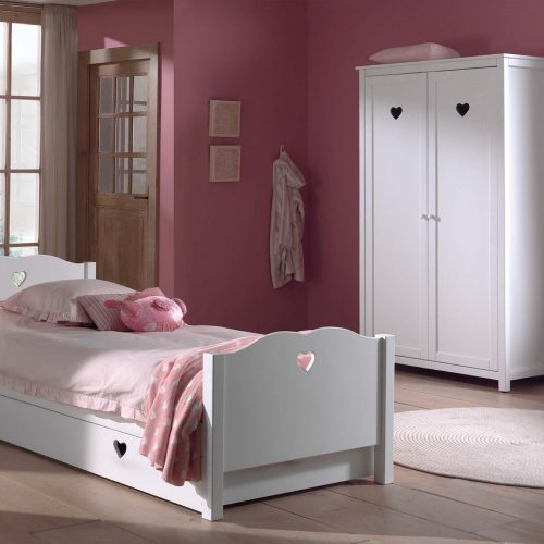 chambre de fille avec armoire originale