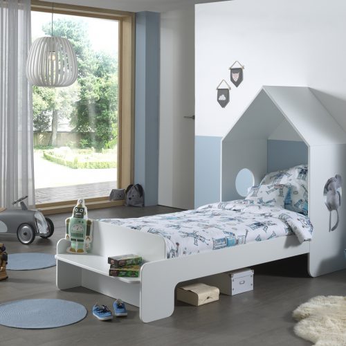 lit enfant avec tête de lit en forme de cabane garçon