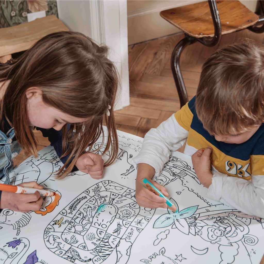 La table à colorier la Coloritable, table d'activité pour Enfant, colorier  et dessiner à l'infini (L'Atelier des Artistes) : : Jeux et Jouets