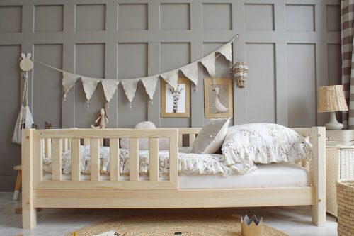 Lit 90x190 avec barrières EMIL tendance scandinave boutique de meuble pour enfant lit sécurisé en bois massif saint pierre ile de la reunion 974