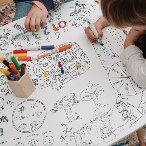 Coloritable l'atelier des artistes table à colorier mobilier montessori magasin de déco pour chambre d'enfants à st pierre 97410 la Réunion 974